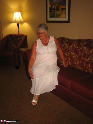 TAC Amateurs offers a xxx picture gallery with Girdle Goddess xxx gallery 271400