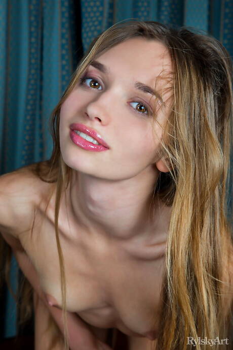 Rylsky Art invite you to explore xxx pics featuring Steffi showing hot body